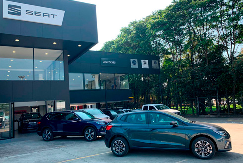 1-Vitrina-y-taller-Bogota-Seat-Los-Coches